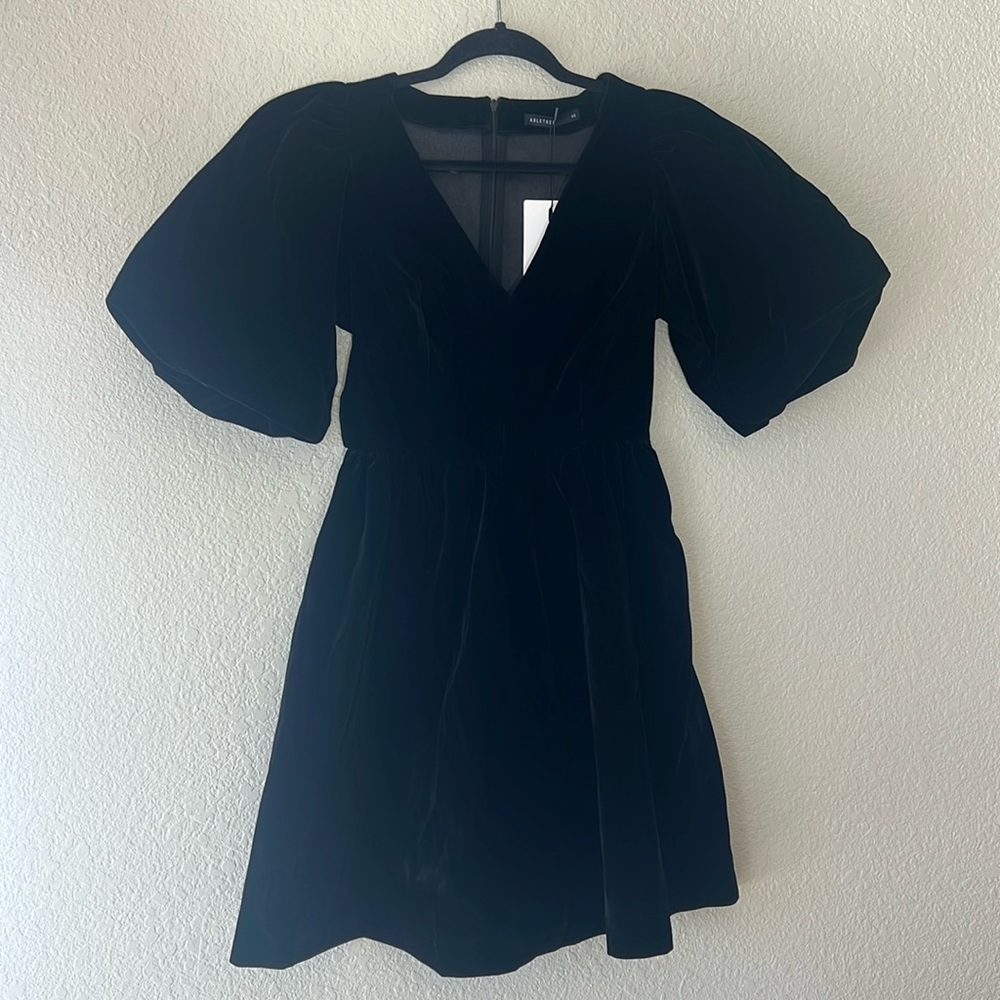 Abletree black velvet v neck puff sleeves mini dress size small NWT